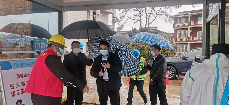 集團(tuán)公司黨委委員、副總經(jīng)理羅輝赴西二環(huán)高速項(xiàng)目檢查疫情防控及項(xiàng)目推進(jìn)工作